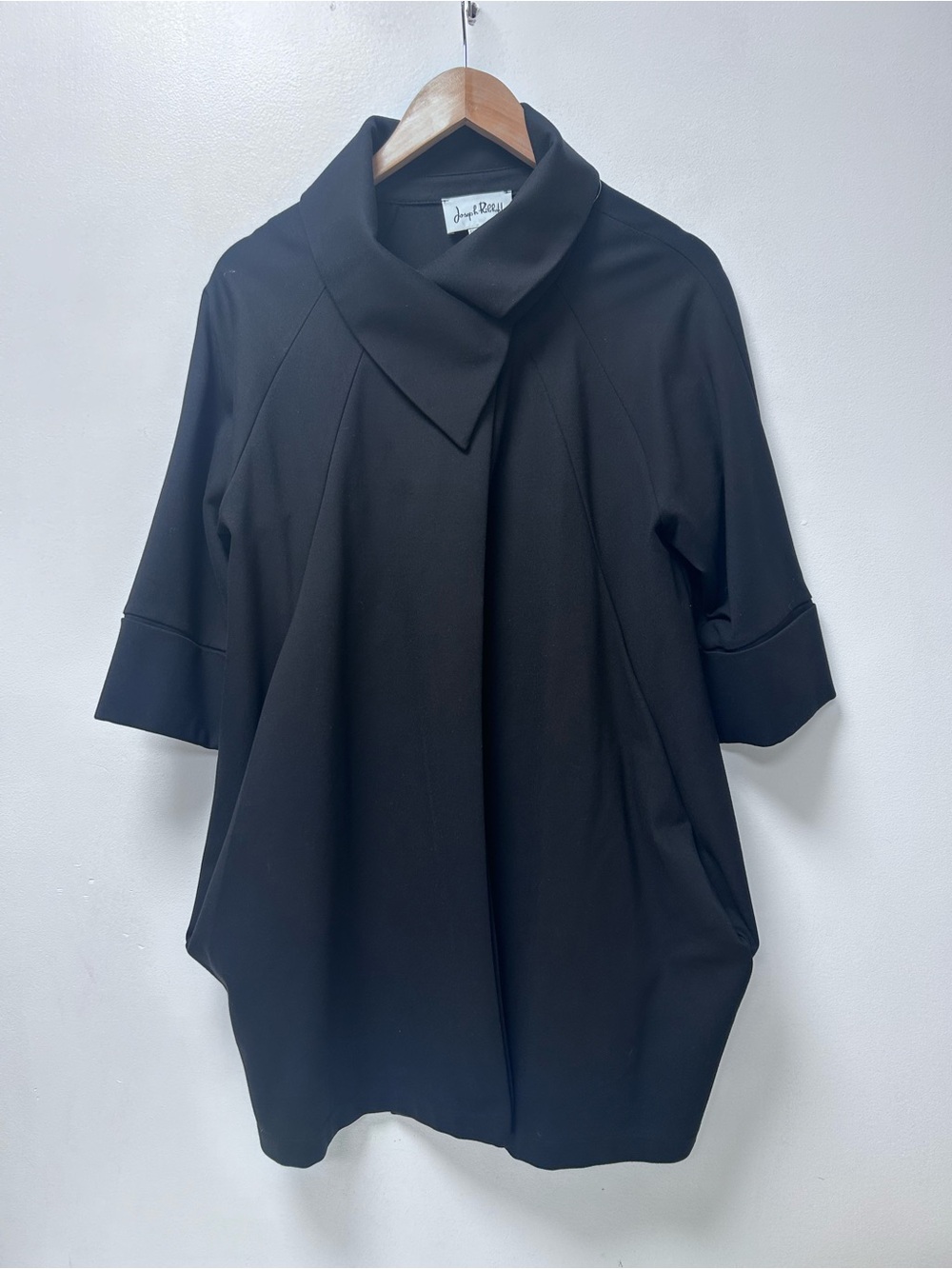 JOSEPH RIBKOFF Women’s Classic Blabk Cocoon Coat Size US 4